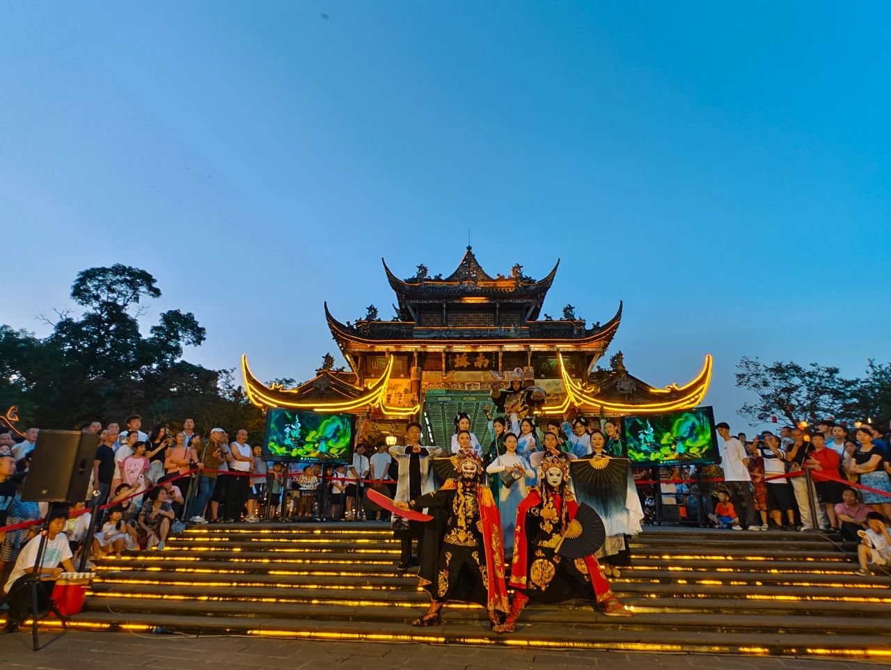 央视关注丨都投集团“快闪舞动都江情”系列活动启幕！